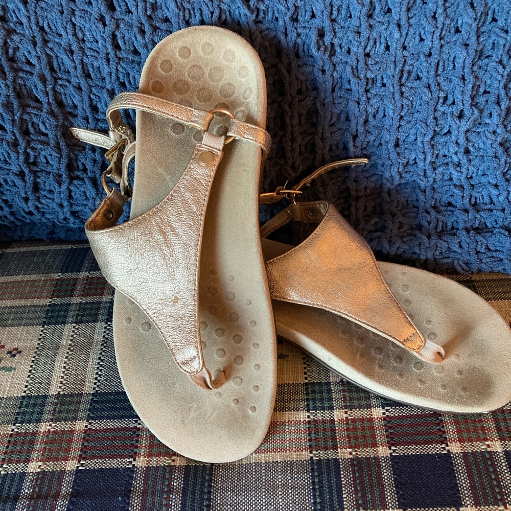 Vionic Rose Gold Sandals! Size 6.5